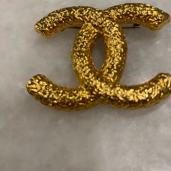 Authentic Chanel CC gold pin - Picture 2 of 8